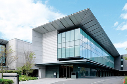 夕刻葬（夜火葬）対象斎場　四ツ木斎場の外観